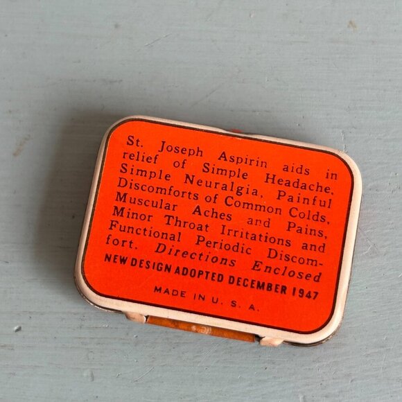 Vintage St Joseph empty Aspirin Tin in Very Good condition 2in x 1 1\4 - Picture 3 of 7